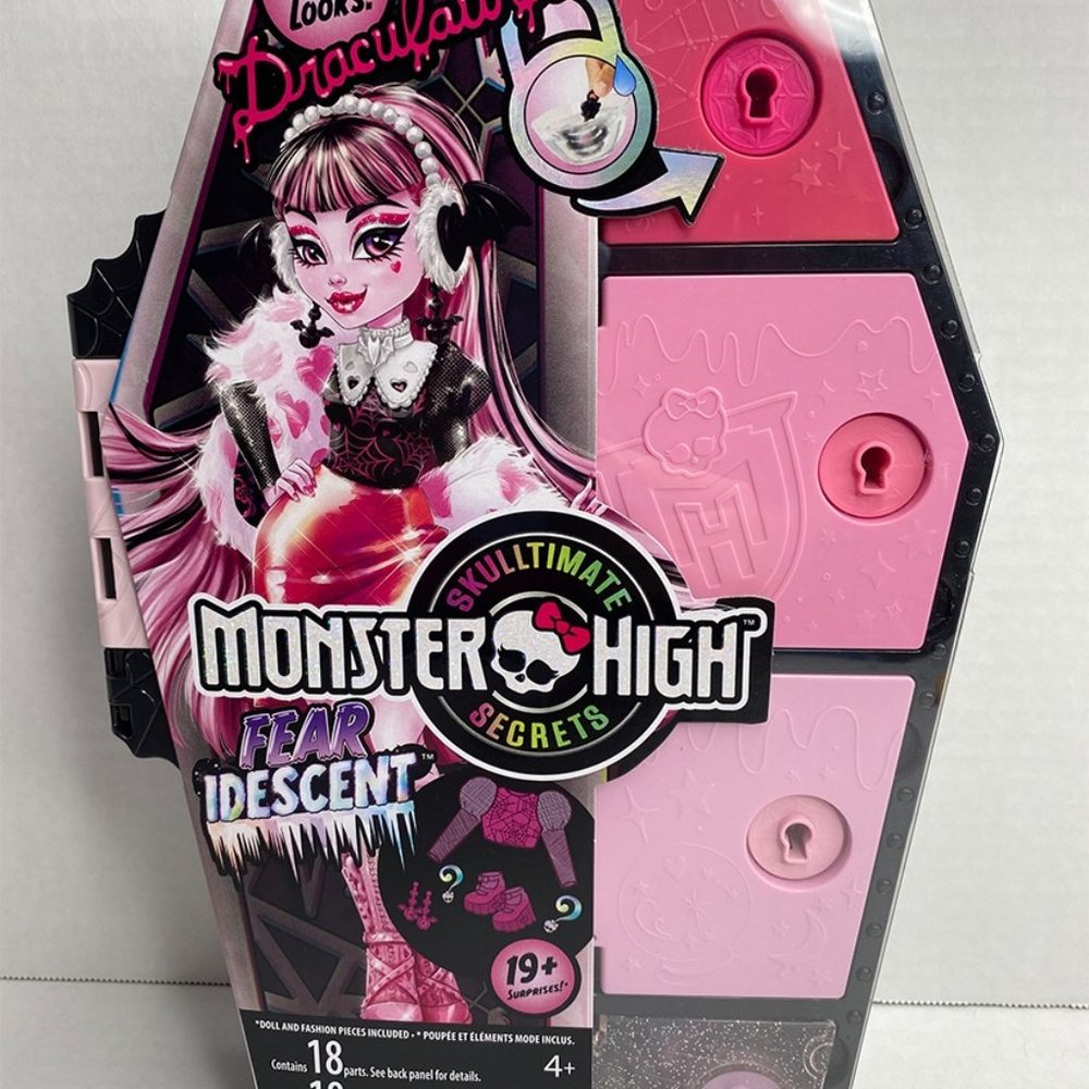 Monster High Skulltimate Secrets Fearidescent DRACULAURA Doll Spooktacular!